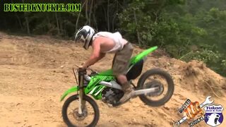 DIRT BIKES ATTACK HILL CLIMB