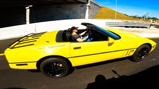 Hot Girl in Corvette Can't Believe This!