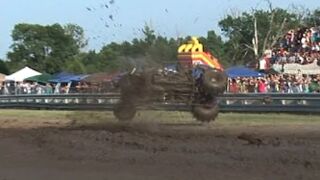 VIOLENT MUD DRAG CRASH - Mud Down in T-Town